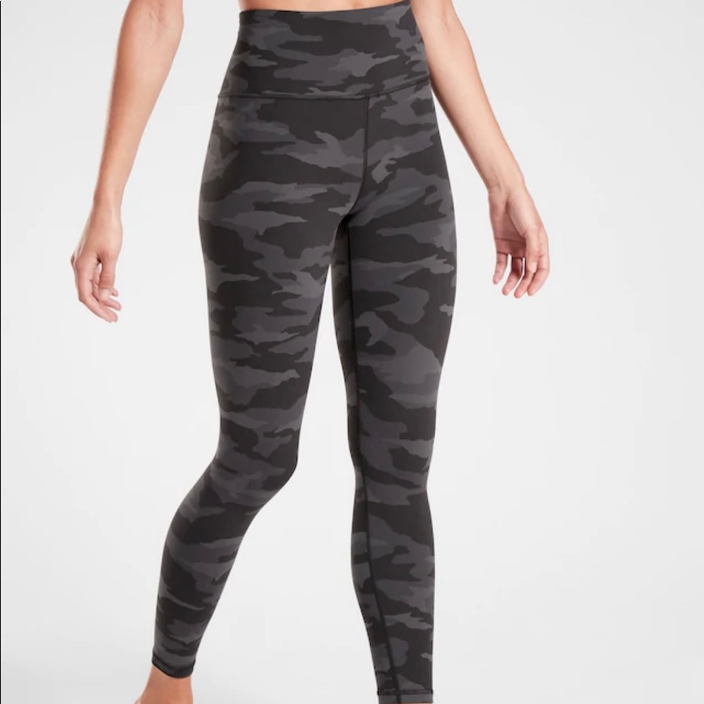 Athleta 7/8 elation tight camo M